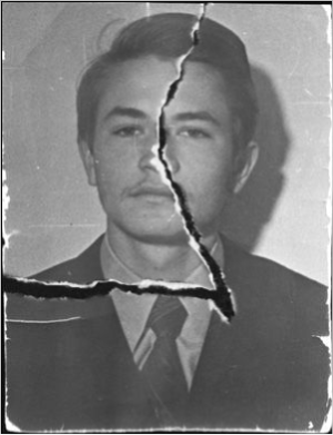 去除（破损/划痕） remove-scratches-from-photo 2f7d247be9ad8c9d64b9debd1389a8b9_cmp@300x391.webp